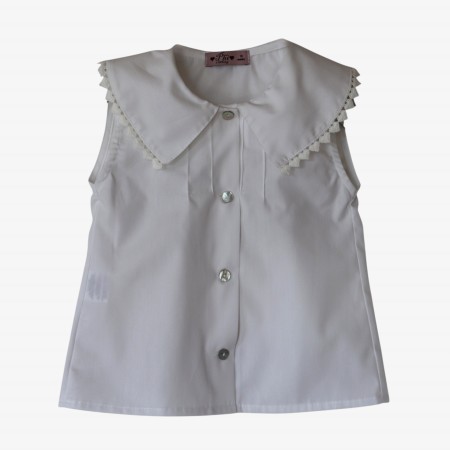 White blouse with cotton lace heart White blouse with cotton lace heart