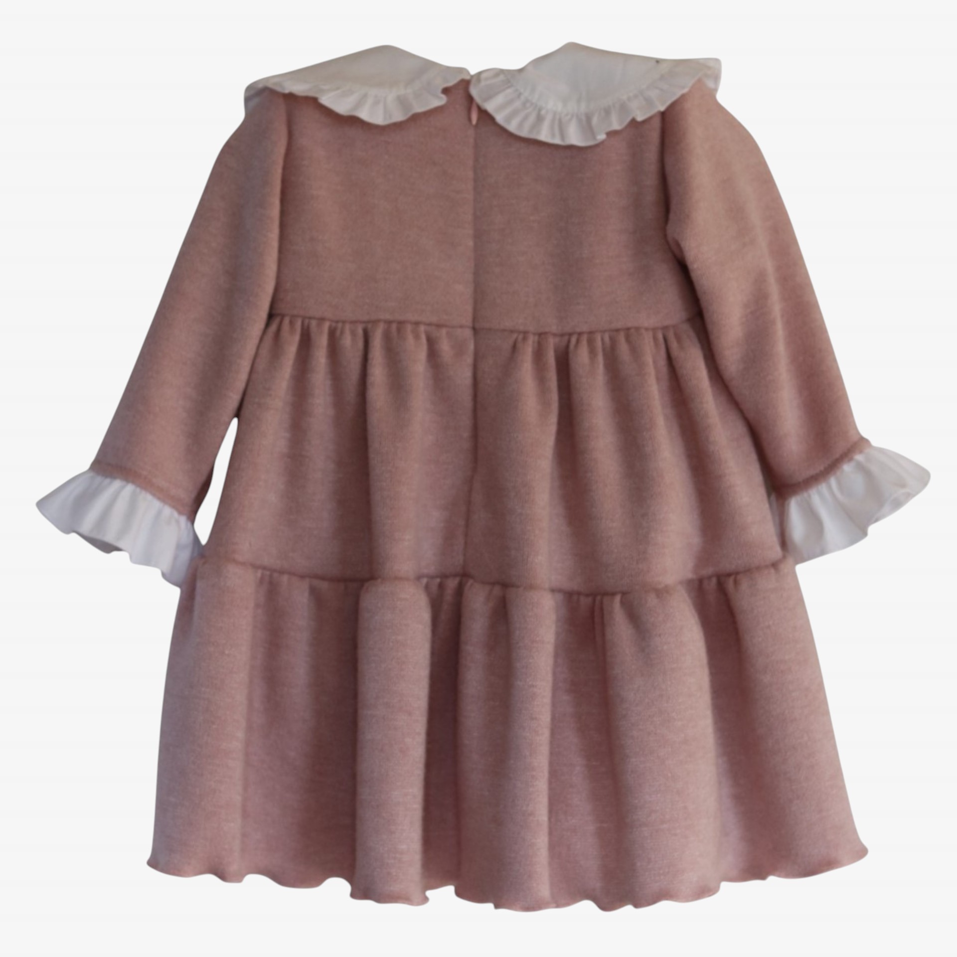 Robe en maille rose à col blanc