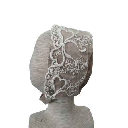 Bonnet velours bege avec tulle Bonnet velours bege avec tulle