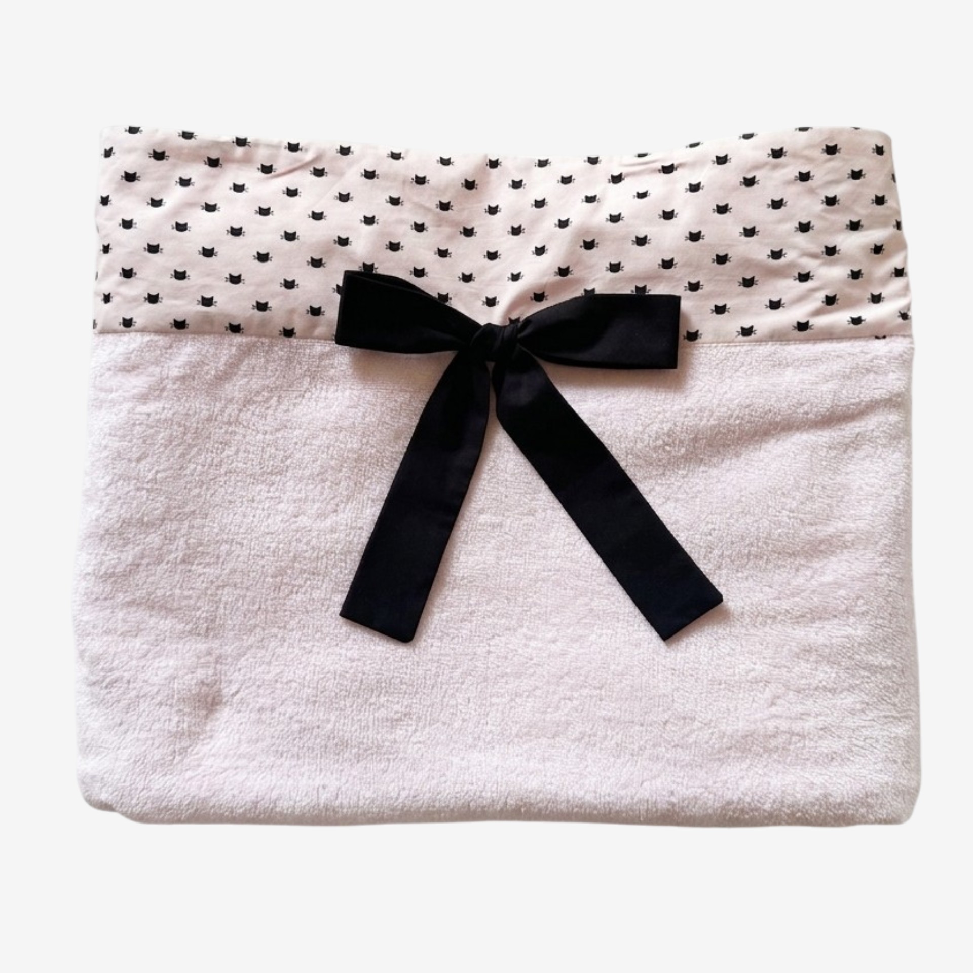 Towel with cats and black bow