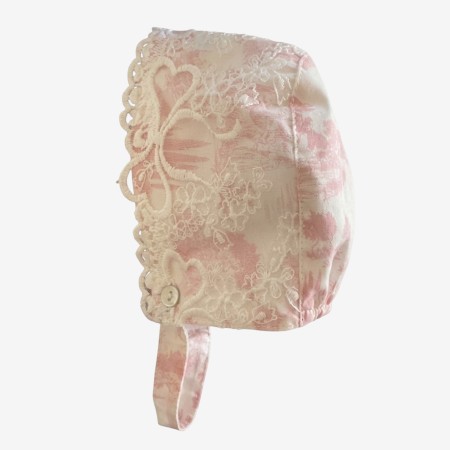 Bonnet toile de jouy rose avec tulle Bonnet toile de jouy rose avec tulle