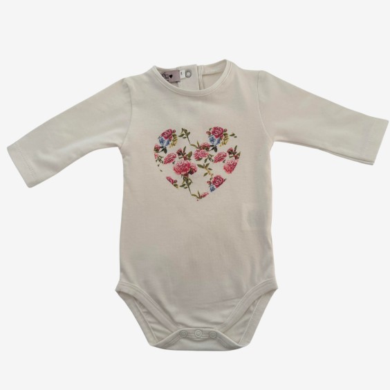 T-shirt heart flowers