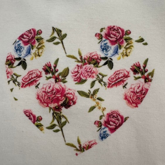 T-shirt heart flowers