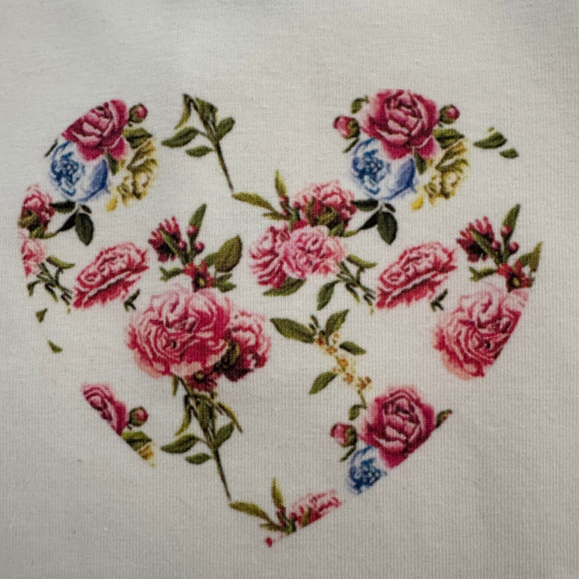 T-shirt heart flowers