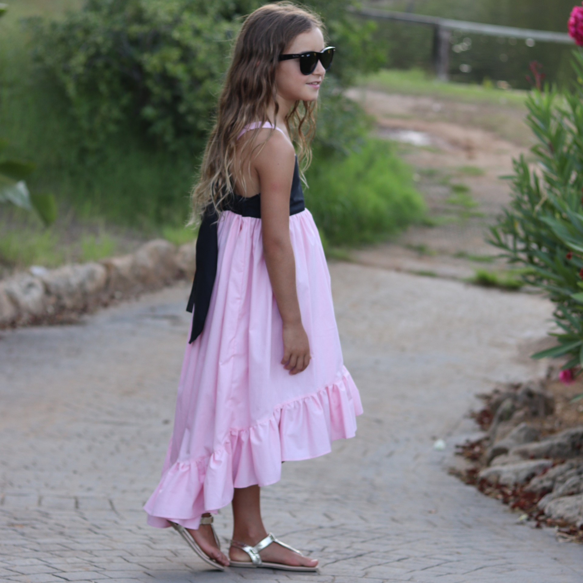 Robe rose et noir avec nœud