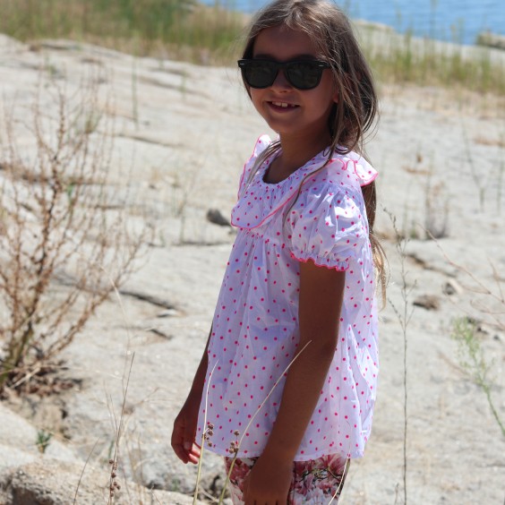 Blouse with pink polka dots