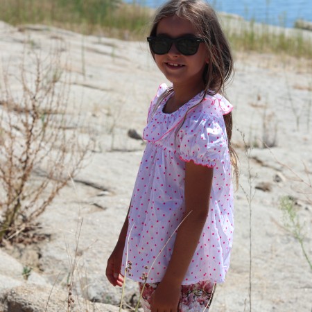 Blouse with pink polka dots