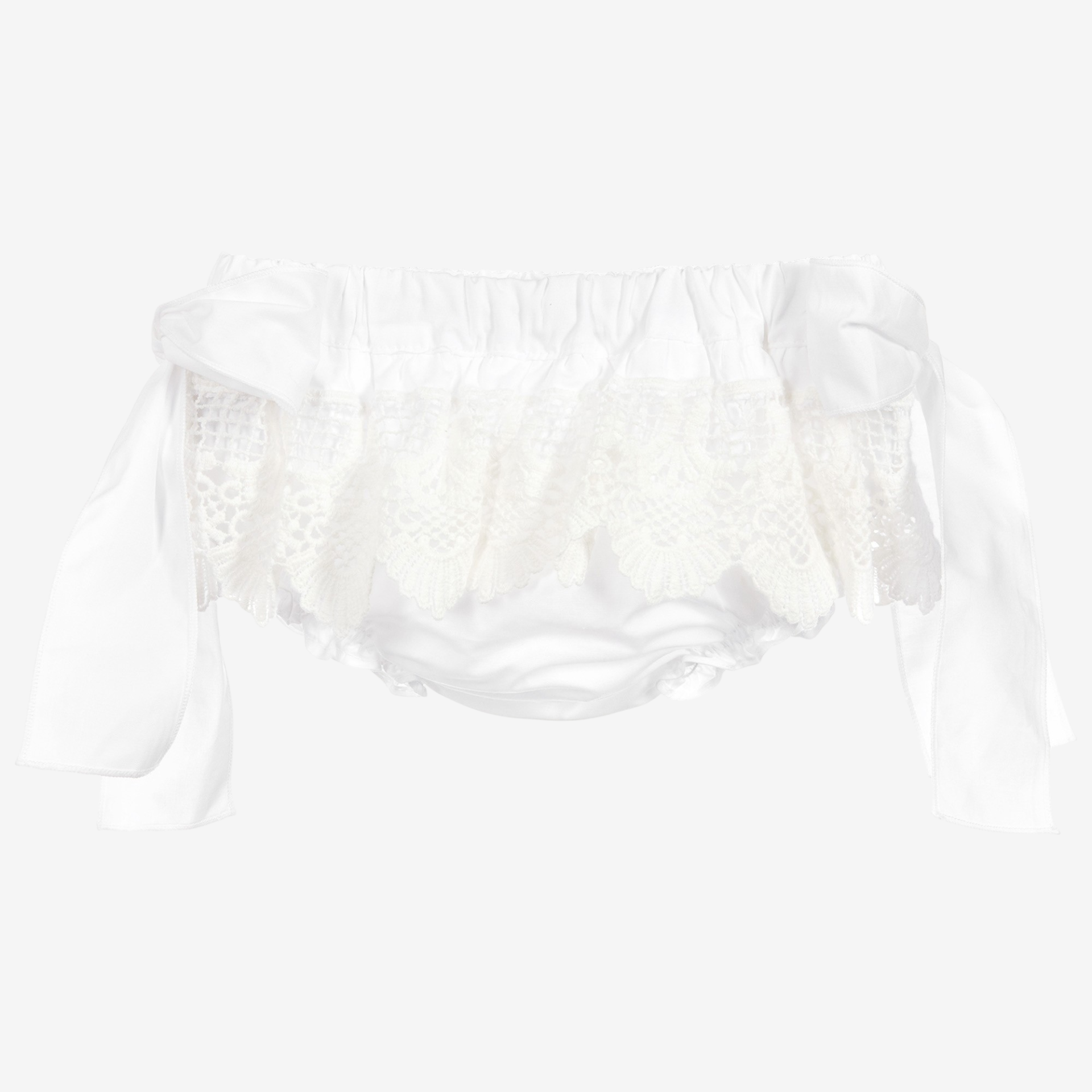 Whitebloomer with lace.