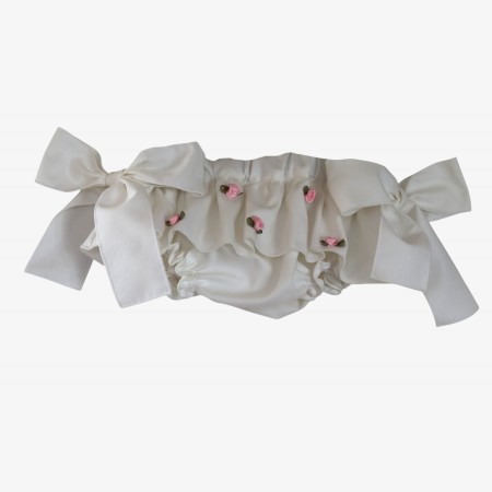 Ivory Bloomer with flowers