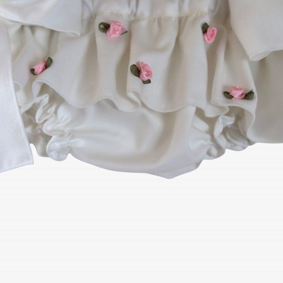 Ivory Bloomer with flowers