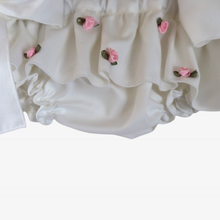 Ivory Bloomer with flowers