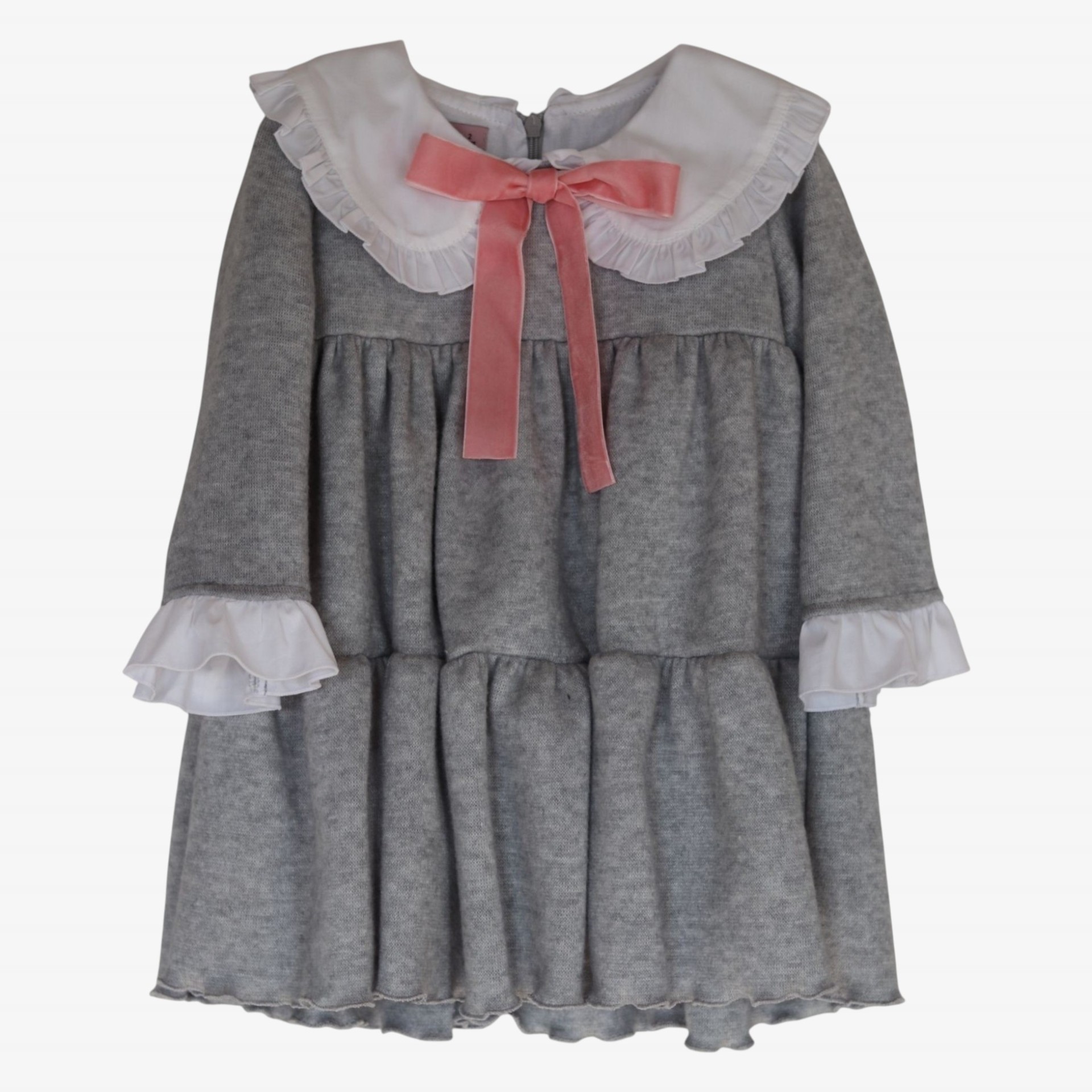 Vestido cinzento com laços rosa