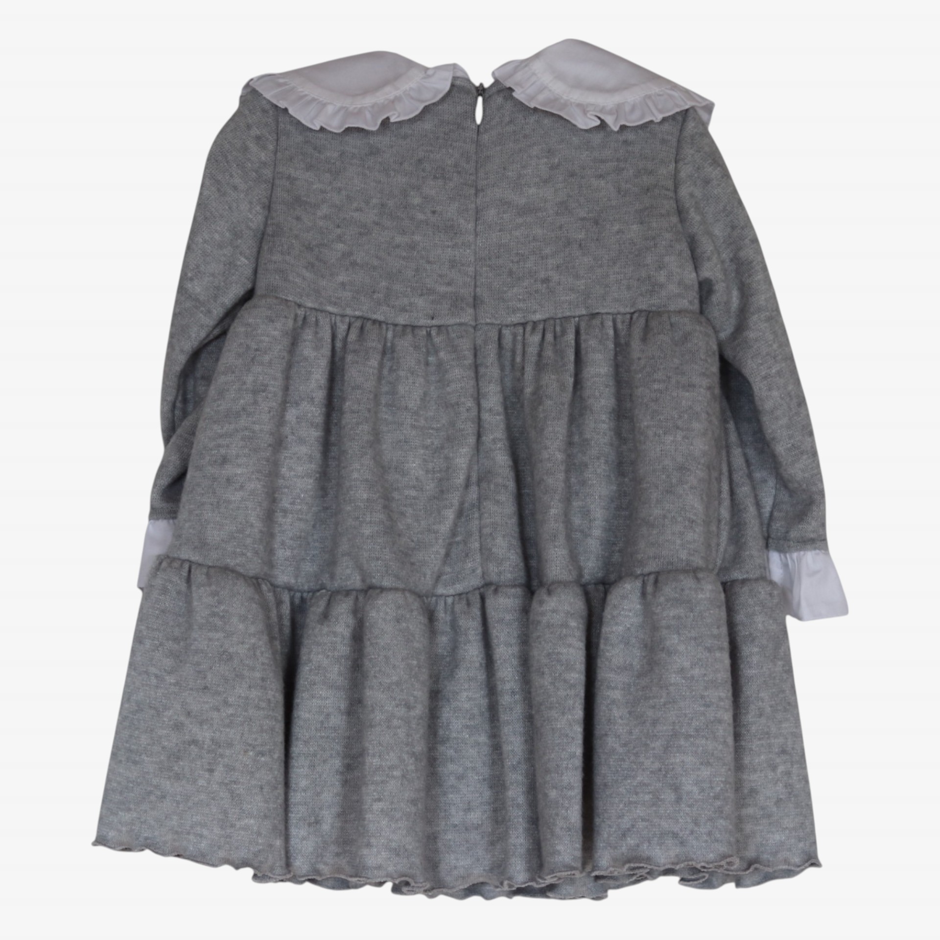 Vestido cinzento com laços rosa