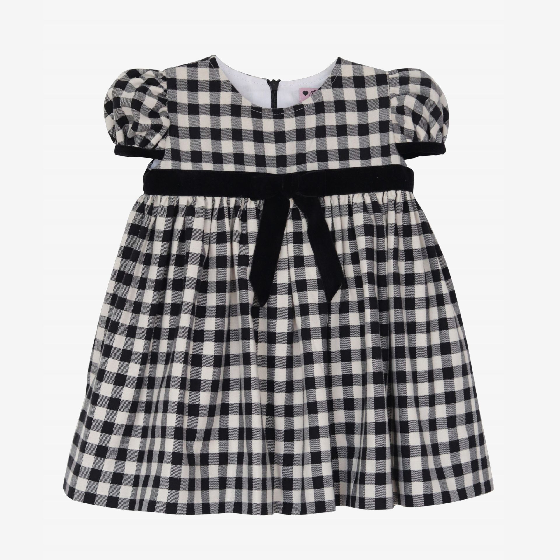 Robe carrée noire et crème avec un nœud en velours noir.