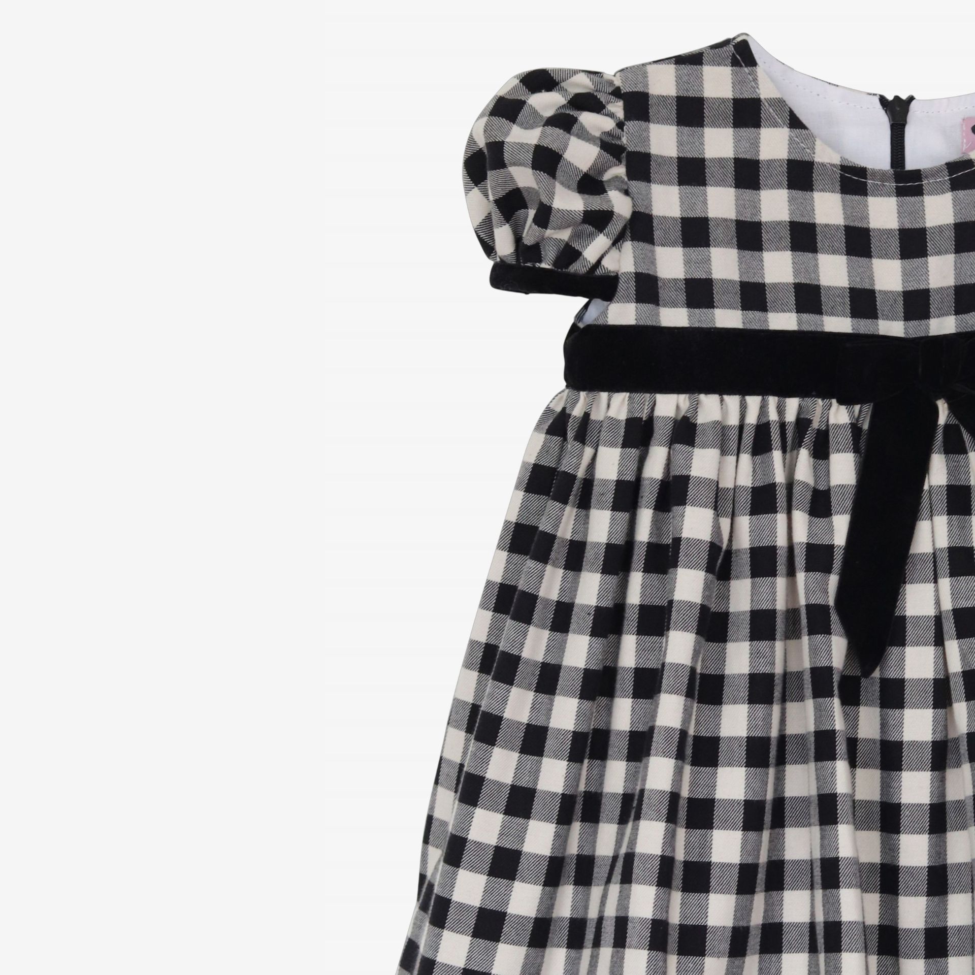 Robe carrée noire et crème avec un nœud en velours noir.