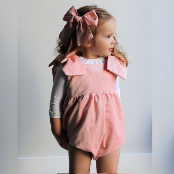 Fofo veludo rosa com dois laços