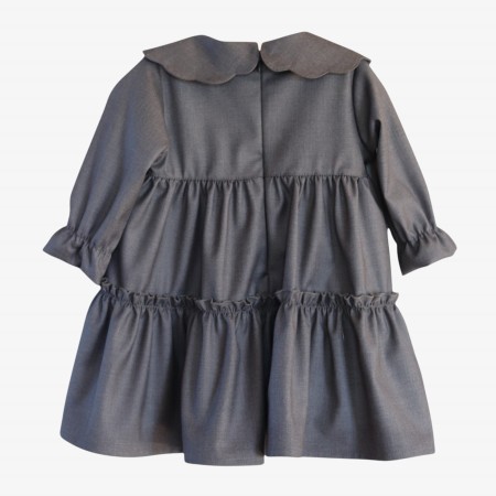 Robe grise avec nœud bordeaux Robe grise avec nœud bordeaux