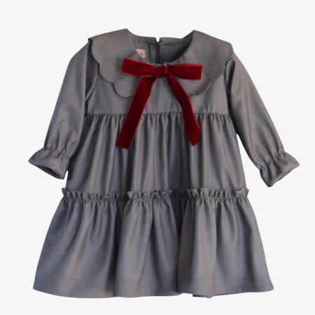 Robe grise avec nœud bordeaux Robe grise avec nœud bordeaux