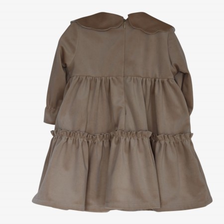 Robe en velours crème avec nœud. Robe en velours crème avec nœud.