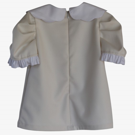 Vestido cru com laço e flor